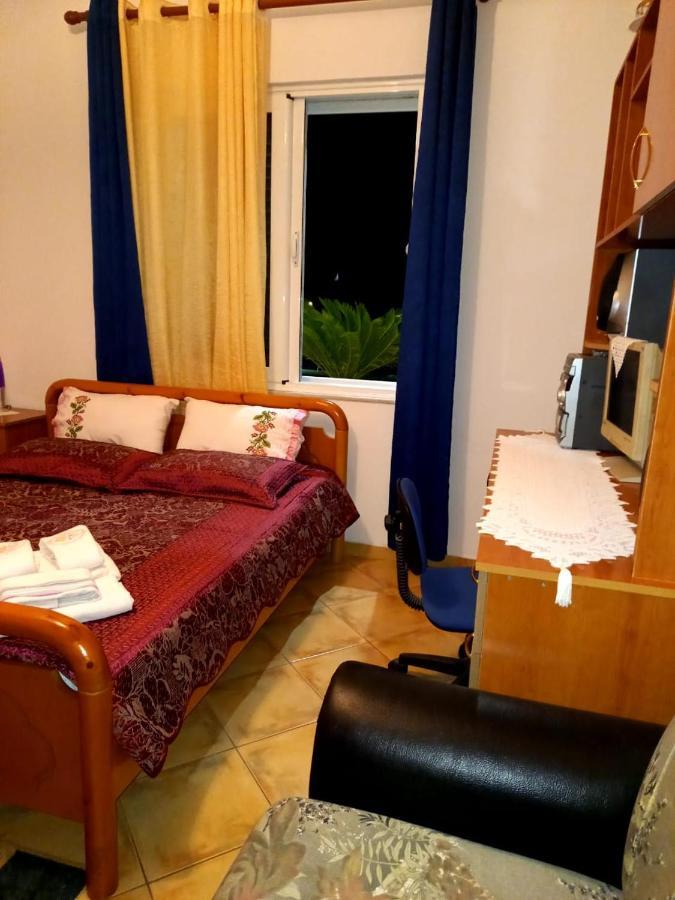 Manthoguesthouse Gjirokastër Exterior foto